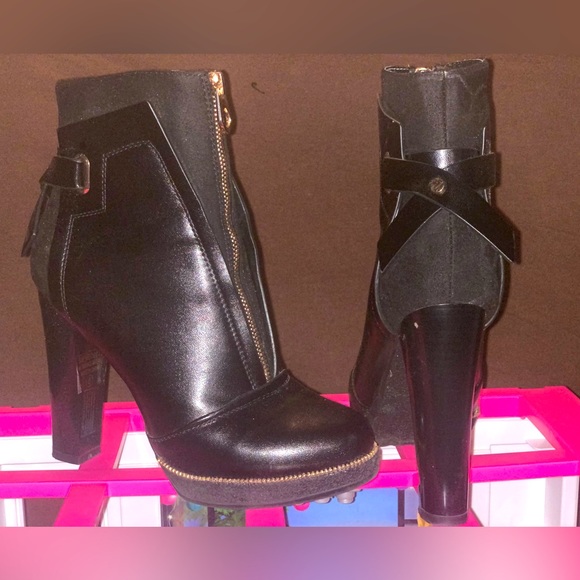 $80 boots /$50 Sandals /$100 LV Hat/$150 Tan Jacket/$125 Blk Jacket/$70 Blk Shaw - Picture 4 of 15